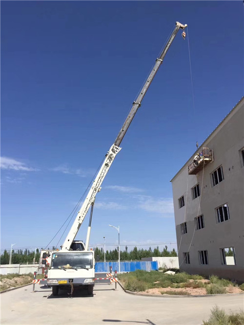 循化“轻装强干”—— 吊车的 “轻量化臂架” 技术