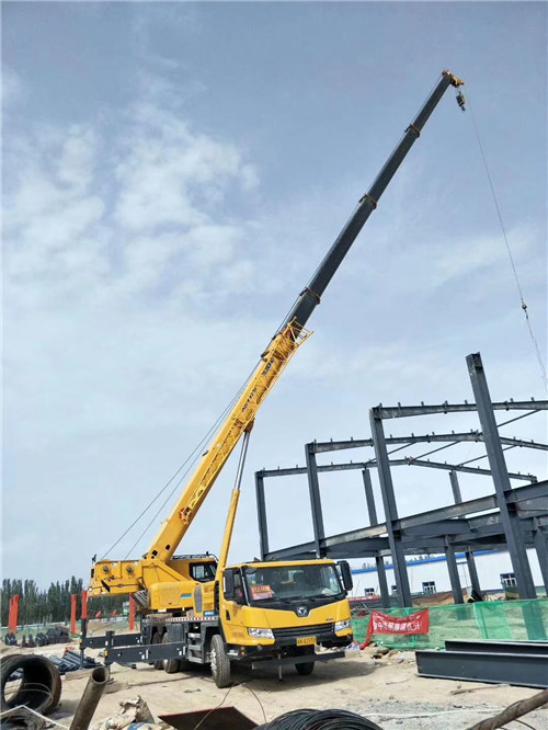 循化超高层建筑钢结构吊装案例
